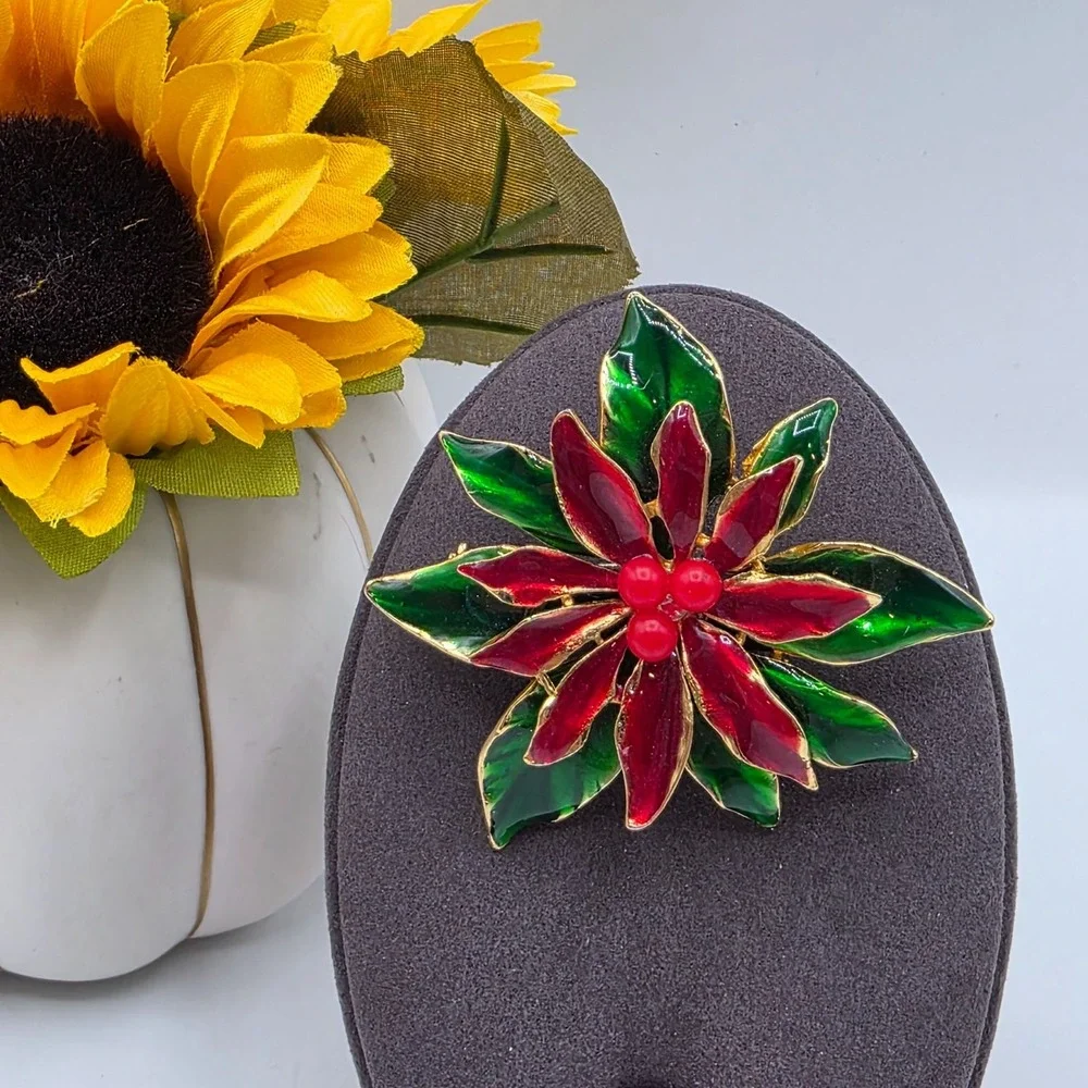 Vintage Enamel Poinsettia Christmas Brooch Red Green‎ Gold Tone Holiday Flower