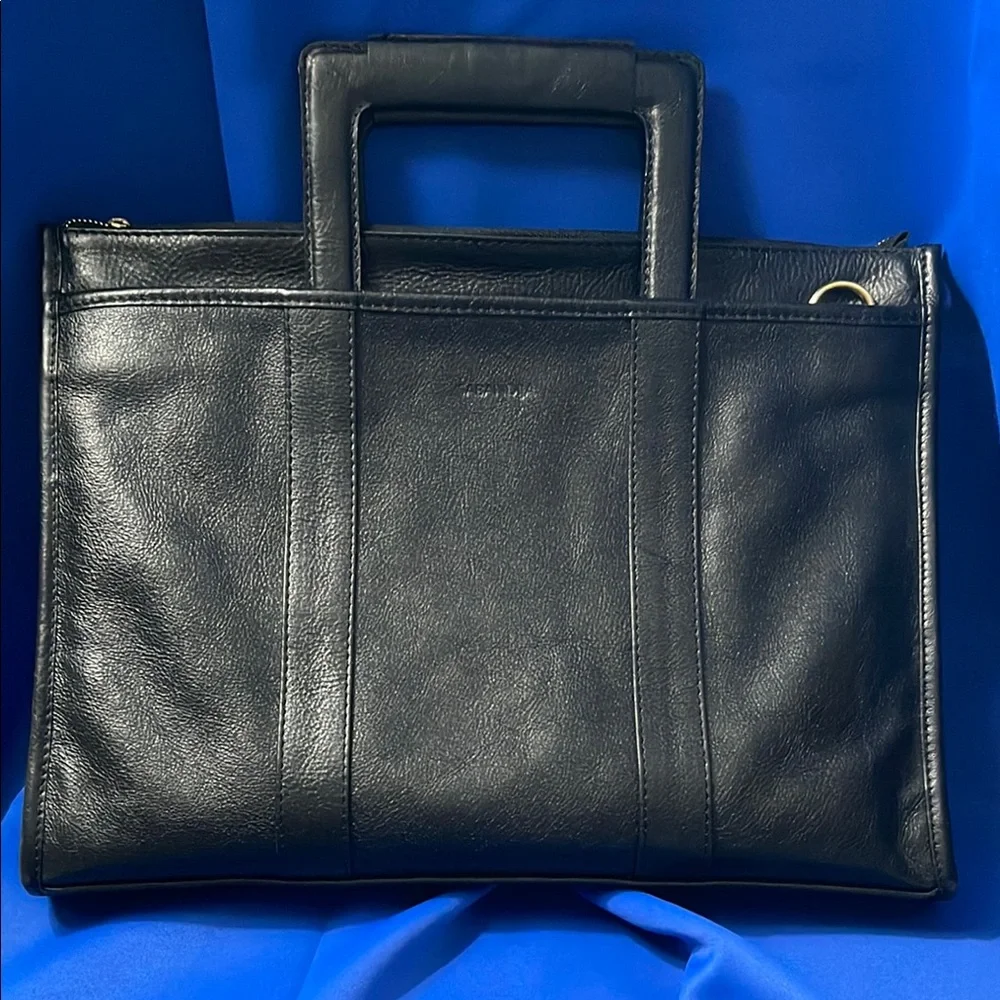 Sabandija poet black
