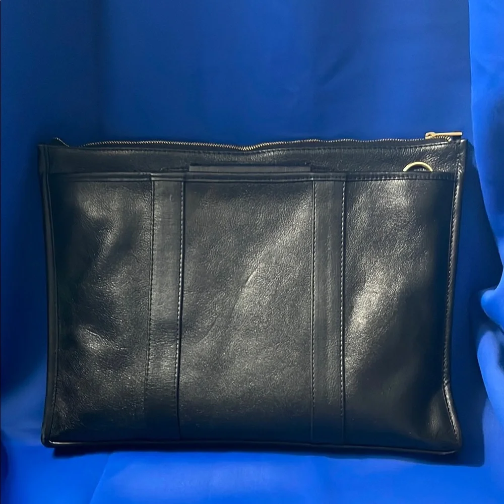 Sabandija poet black