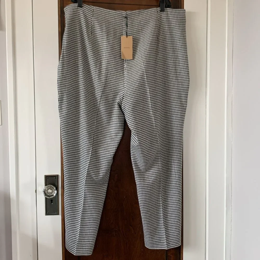 Halogen houndstooth pattern