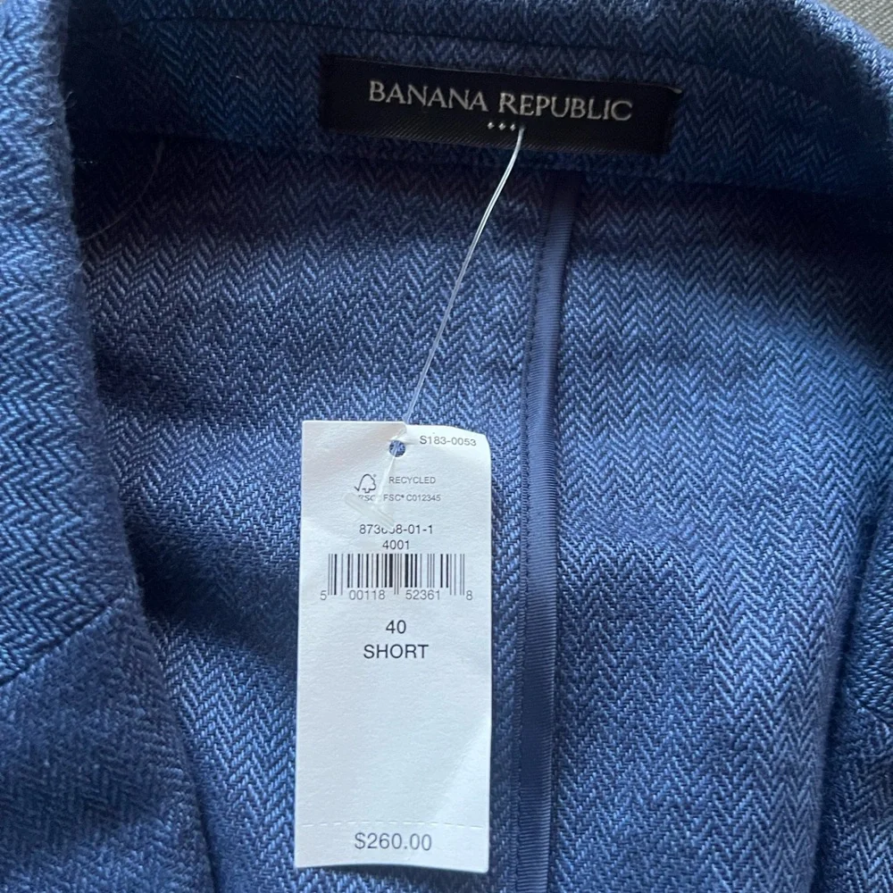Banana Republic reposhing this