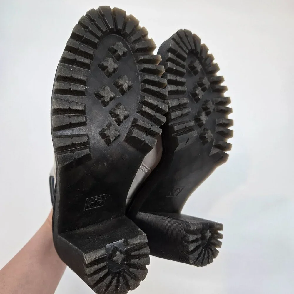 Dr. Martens this pair
