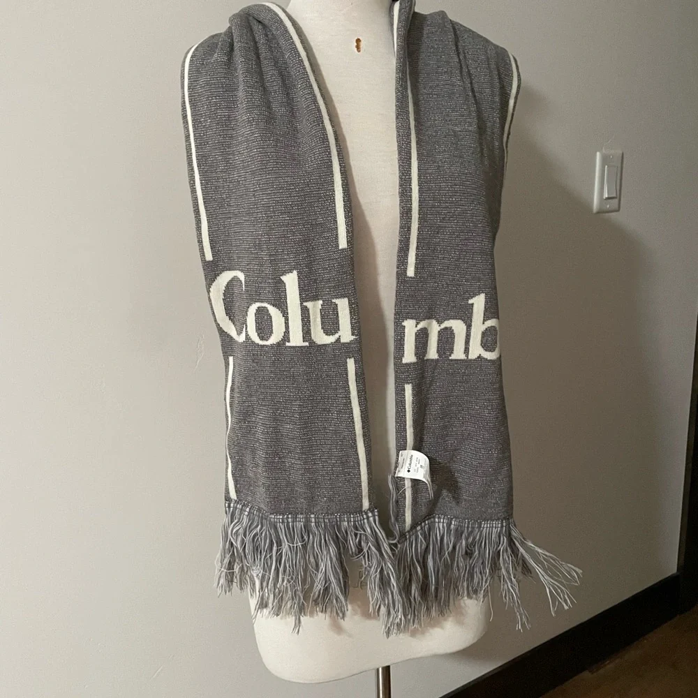 NEW Columbia thick winter scarf.